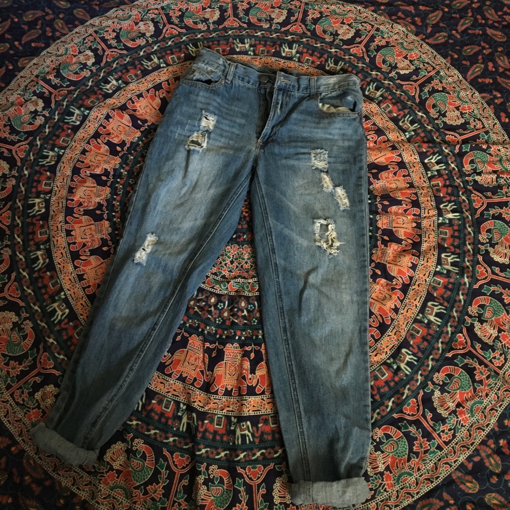 F21 ripped boyfriend jeans
