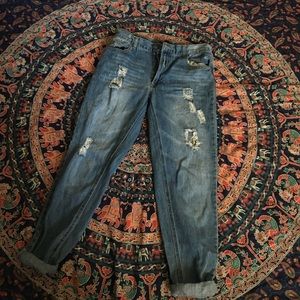 F21 ripped boyfriend jeans