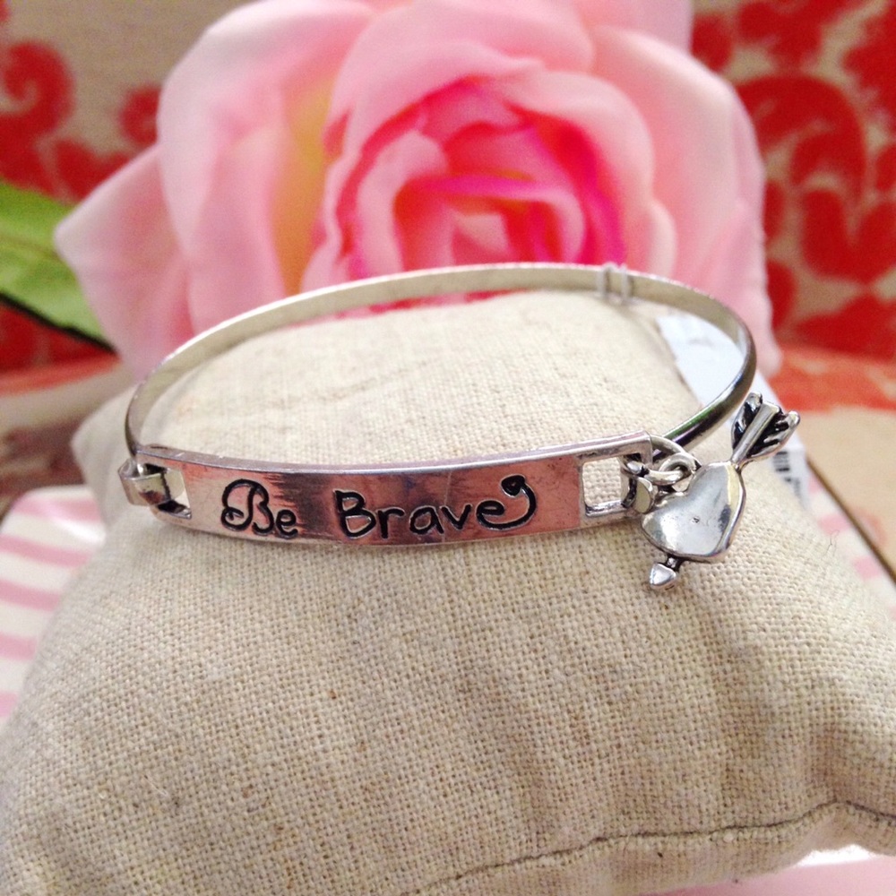 ❤️ "Be Brave" clasp bracelet