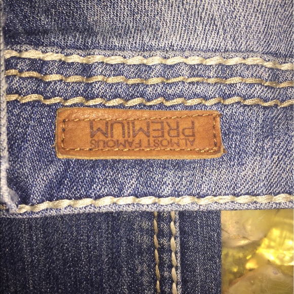 Sz 1 distressed jeans with fancy back pockets - Picture 2 of 4