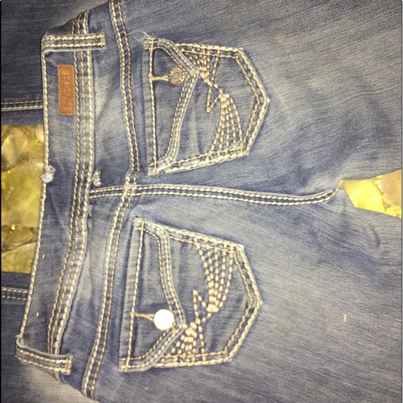 Sz 1 distressed jeans with fancy back pockets - Picture 3 of 4