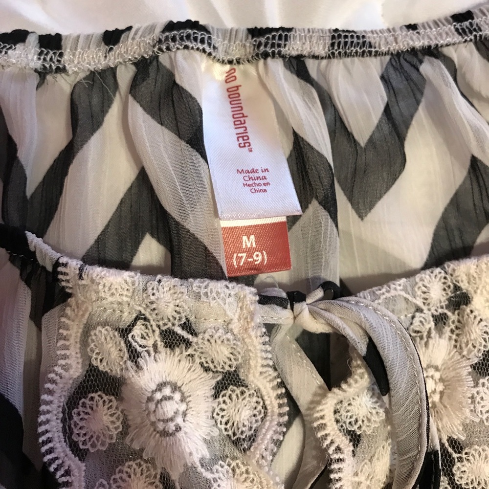 Black & White Chevron Blouse - Picture 3 of 4