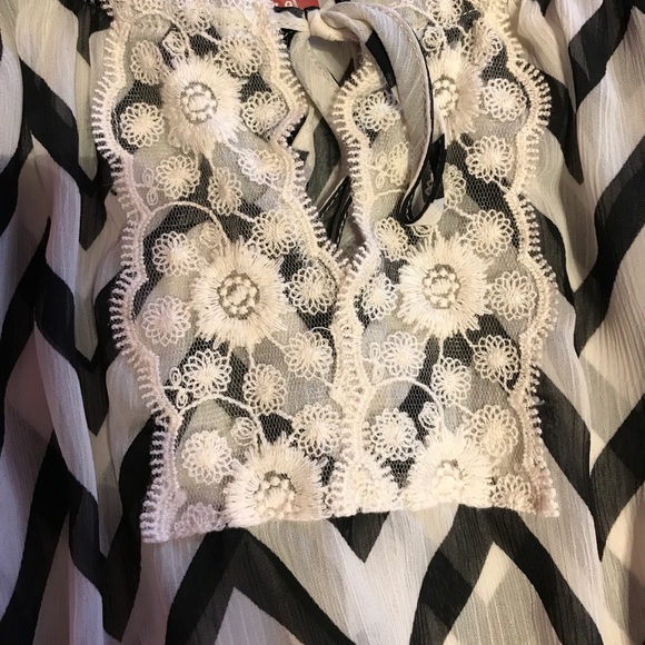 Black & White Chevron Blouse - Picture 2 of 4