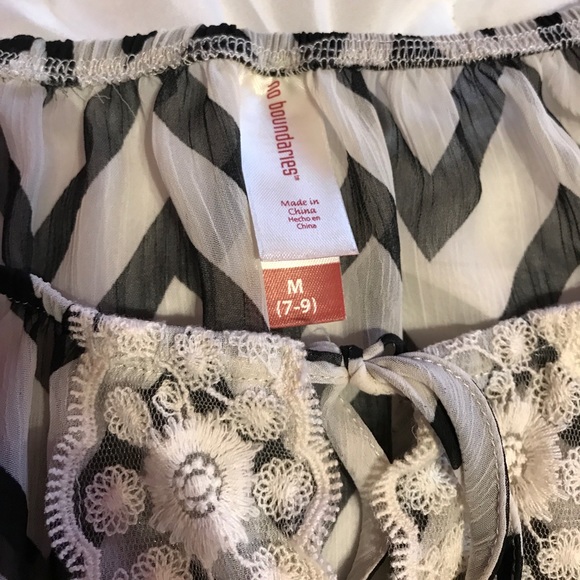 Black & White Chevron Blouse - Picture 3 of 4