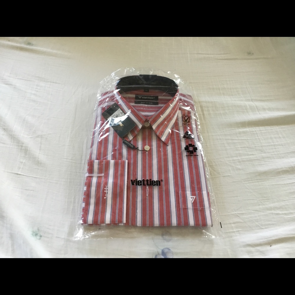 NWT men t-shirt Viettien