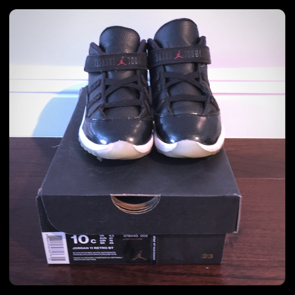 Jordan retro 11's