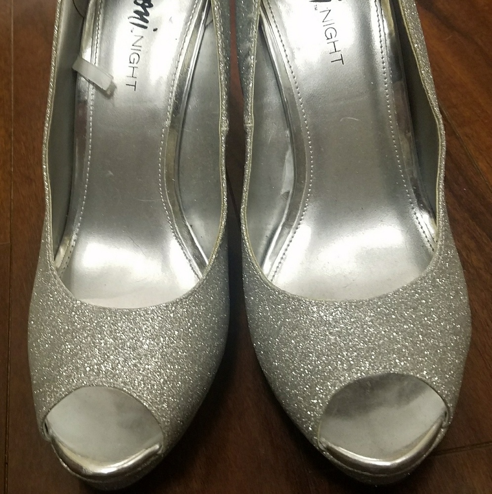 Fabulous silver pumps!
