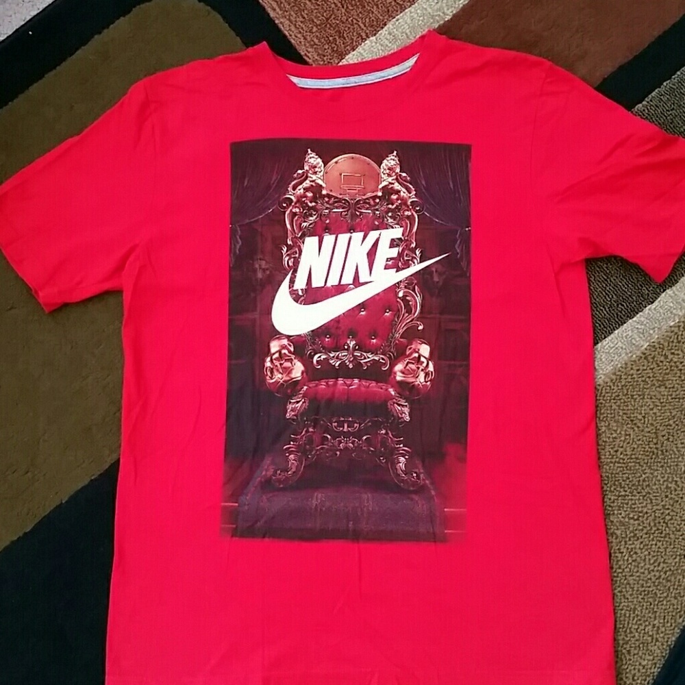 Nike LeBron James LBJ King James Throne Tee Shirt