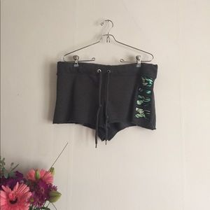 ‼️vs pink tropical print shorts