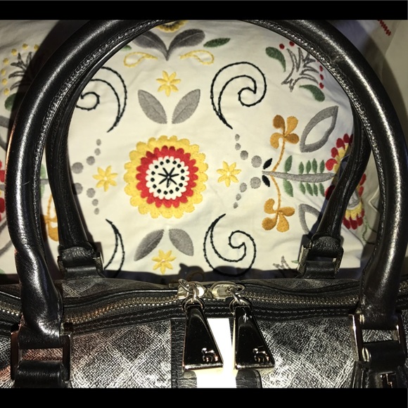 L.A.M.B. - Picture 7 of 8