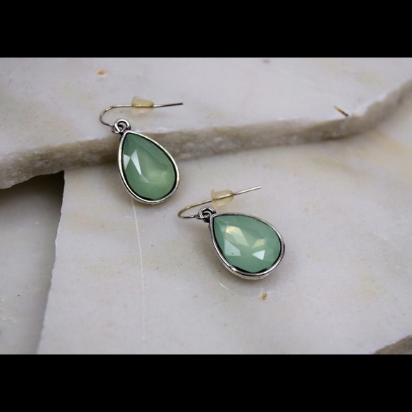 Mint Julep Earrings - Picture 3 of 5