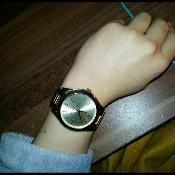 Micheal Kors gold runway watch wiling to trade main image 4