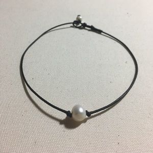 Single pearl choker