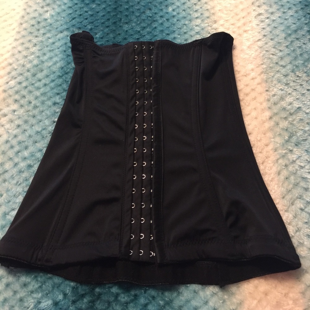 Size L under-bust corset.