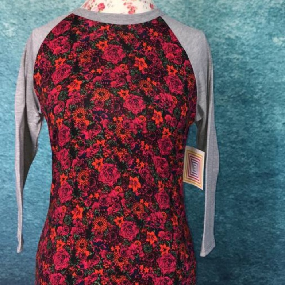 Lularoe Randy top- baseball T. Gorgeous floral 🌹