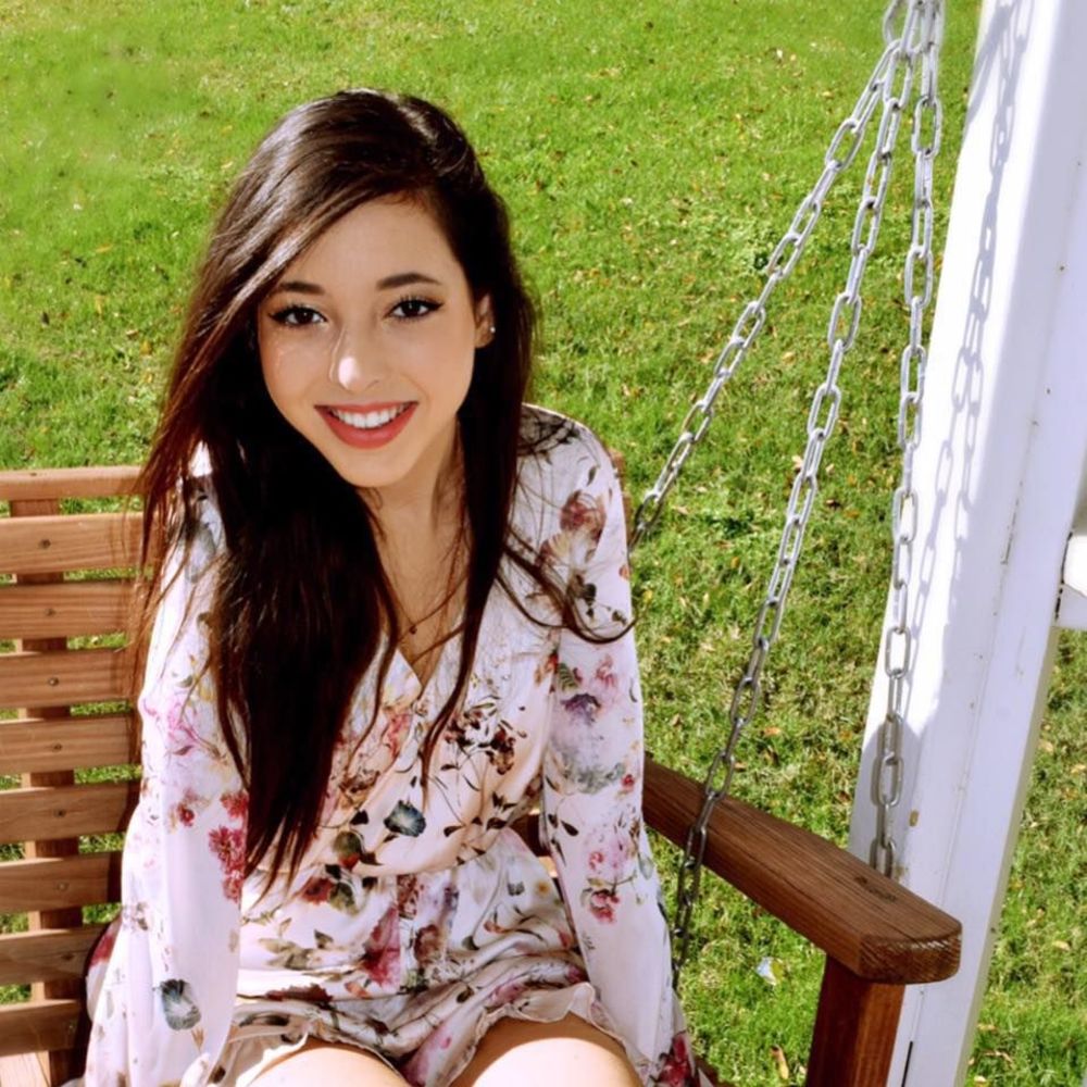 Meet your Posher, Flavia