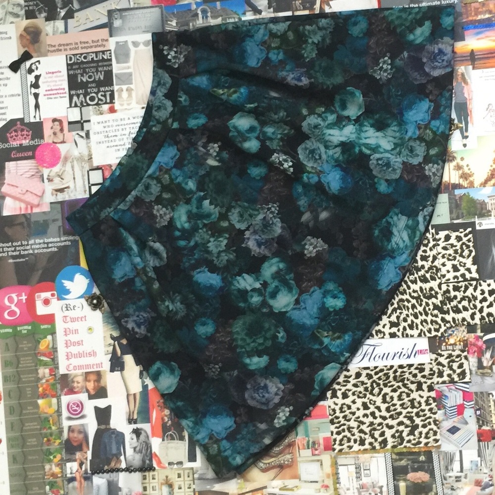 Express: Flare Skirt - Green Floral