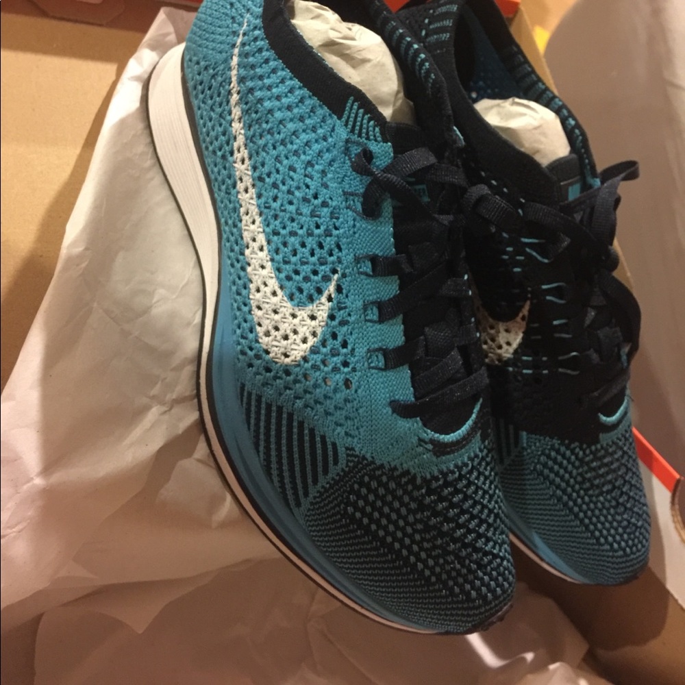 Powder blue og color way flyknit racer size 4.5 - Picture 1 of 6