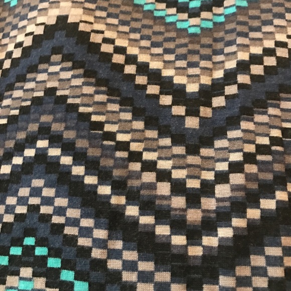 Criss-Cross Back Tank Top - Picture 3 of 3