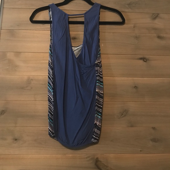 Criss-Cross Back Tank Top - Picture 2 of 3