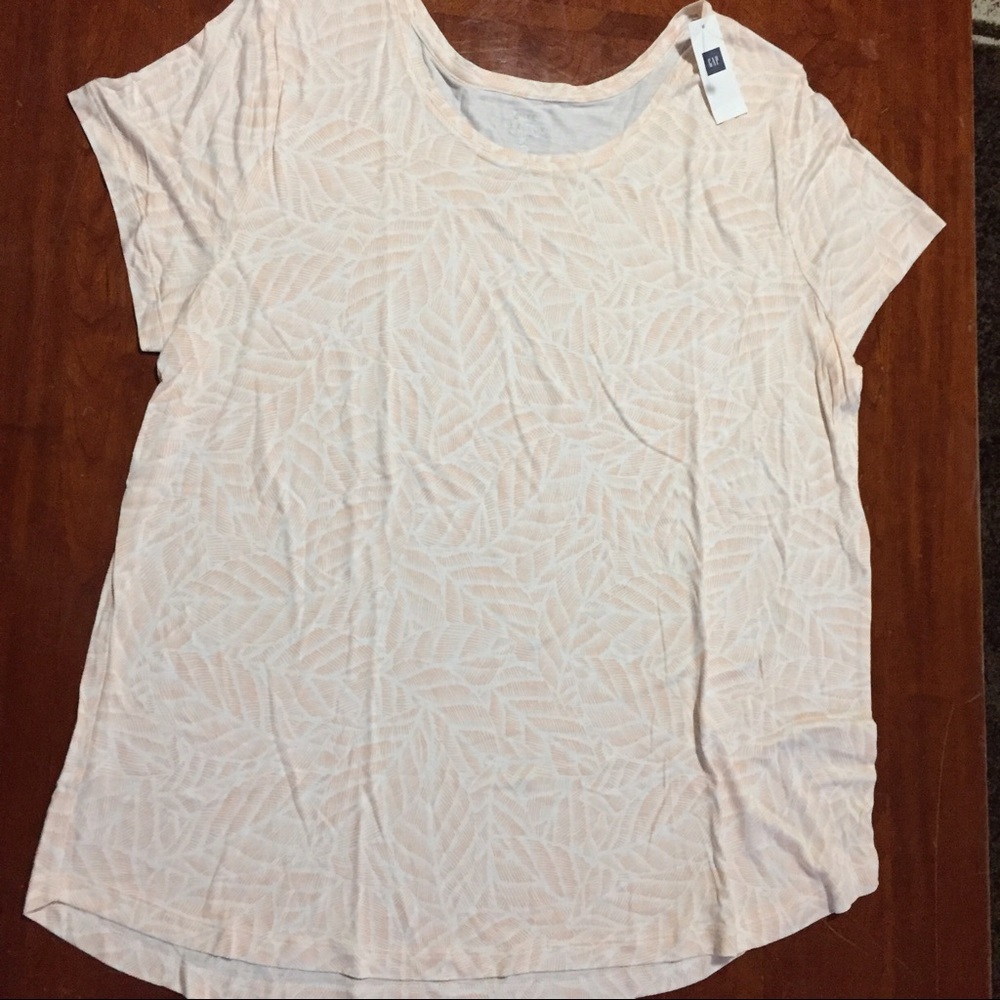 🆕 Gap t-shirt