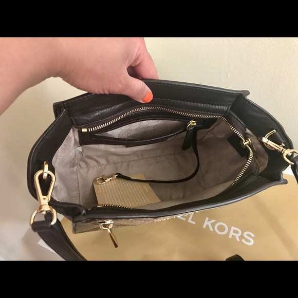 ❤️💕Michael Kors Rare Snake print Crossbody - Picture 3 of 8