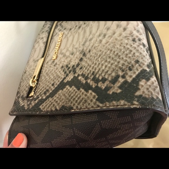 ❤️💕Michael Kors Rare Snake print Crossbody - Picture 4 of 8