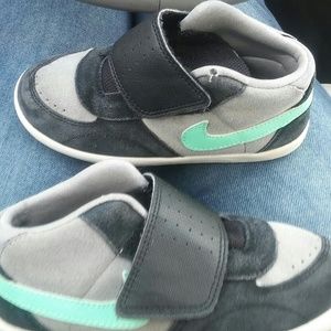 Nike toddler Sz.9 velcro high tops