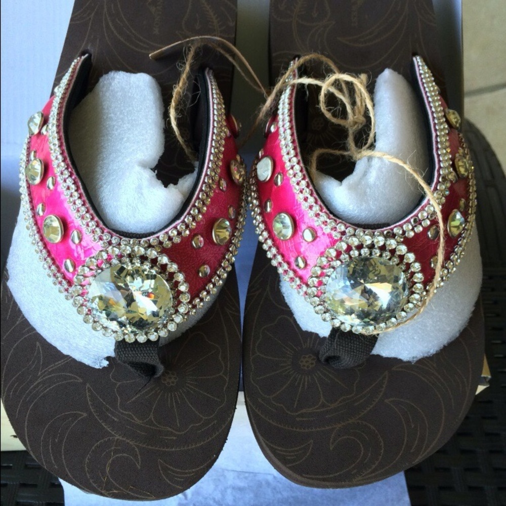 🎉HP🎉🔥🔥🔥Authentic Montana West Sandals