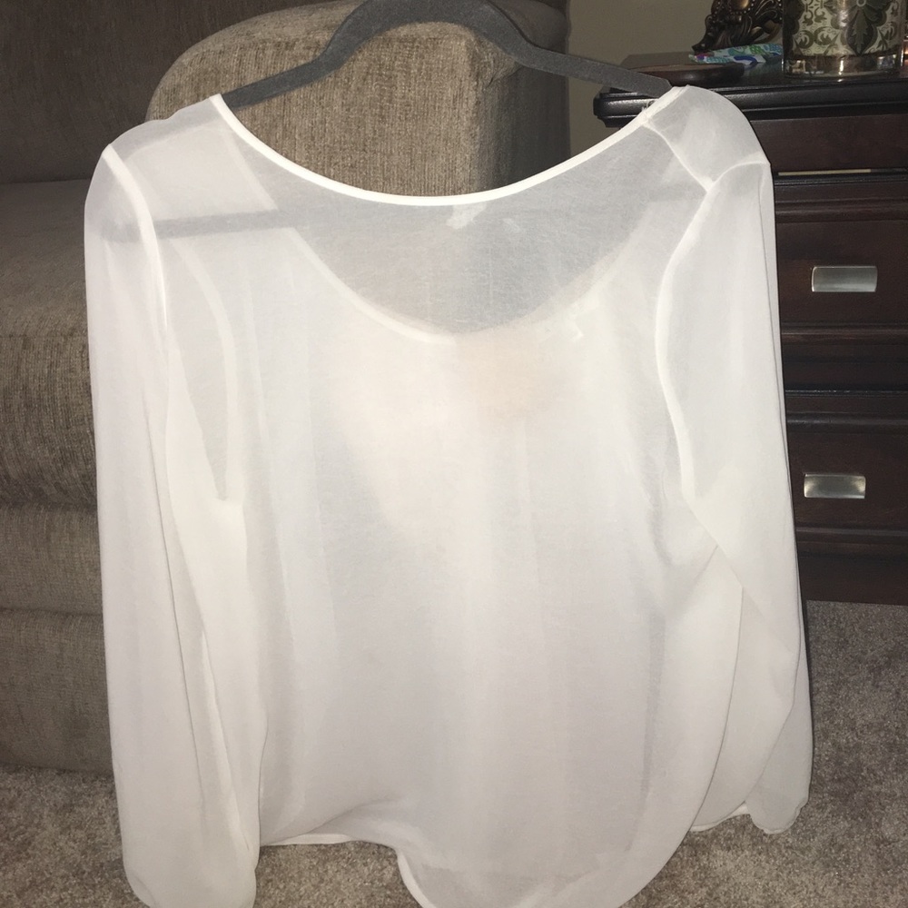CUTE WHITE BLOUSE WITH BOW ON BACK!