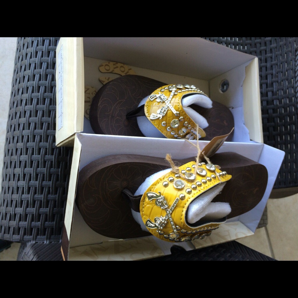 🌻🌼🌺Brand New Montana West Bling Sandals🌺🌼🌻