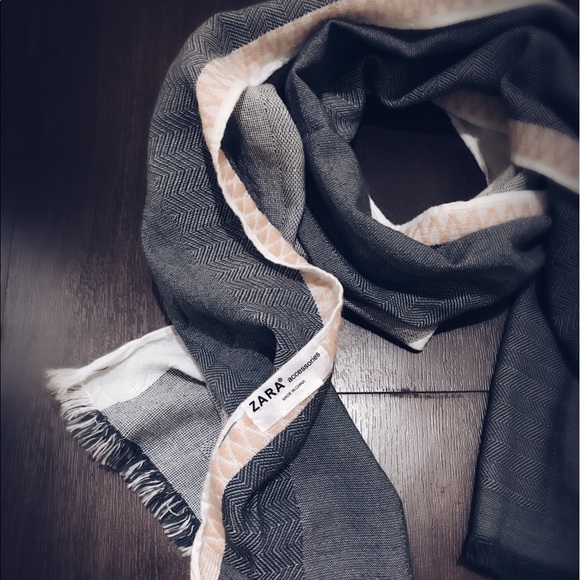 ZARA shawl for kids - Picture 3 of 3