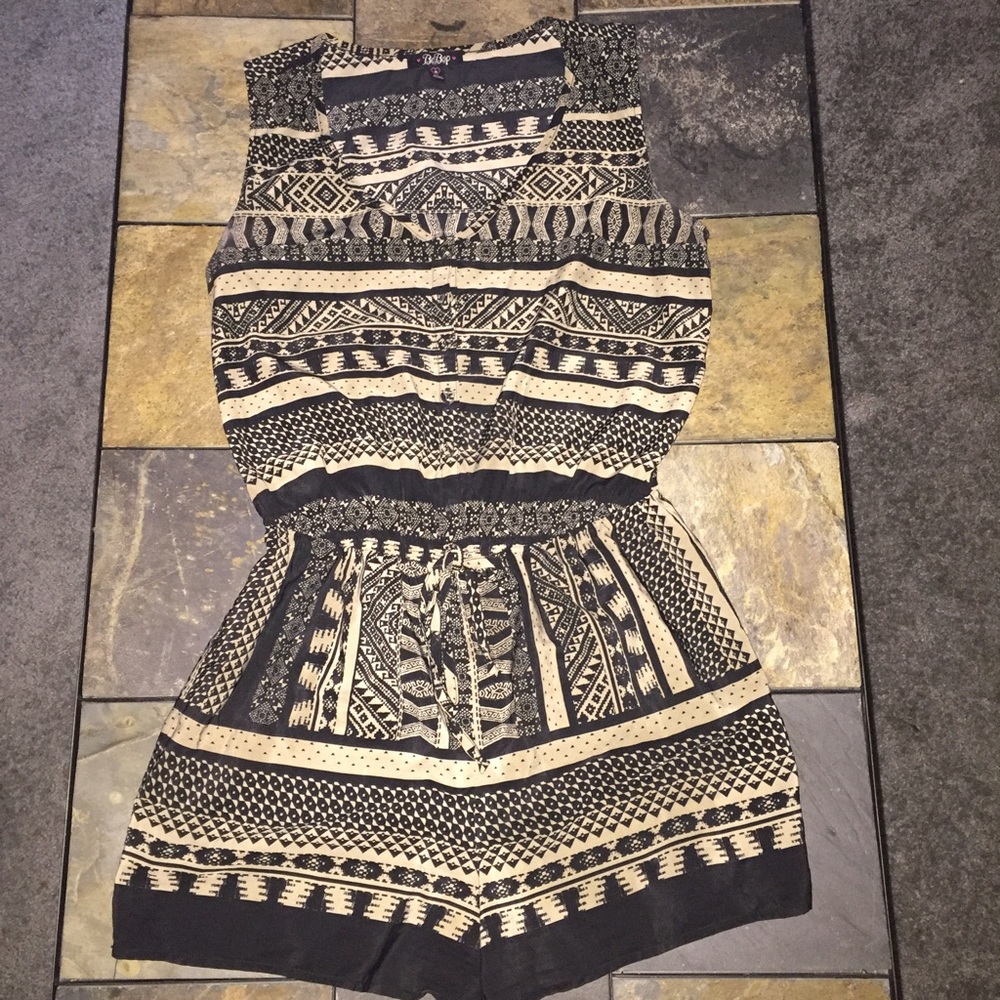 💥 Everything $13 & Below💥Tribal Print Romper