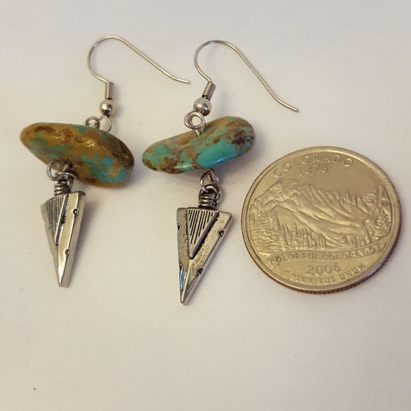 Turquoise and metal Arrowhead dangle earrings - Picture 2 of 2