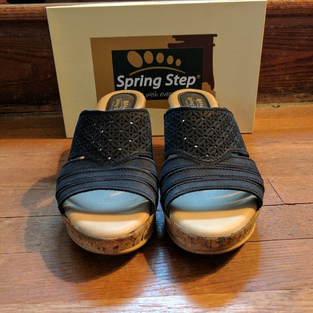 Women's Tan/Navy Suede/Leather Wedges