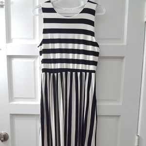🍁Holiday Sale🍁 Black/White Stripped Maxi