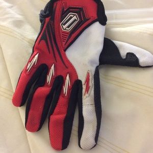 Boys gloves for outside ( dirtbiking )