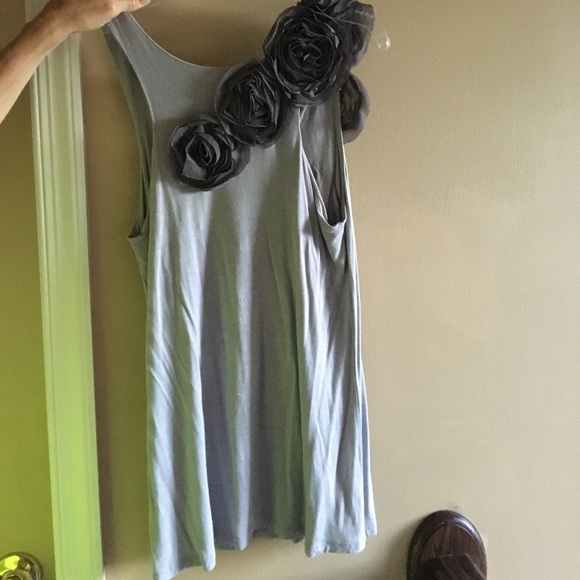 Grey tank with florets - Picture 2 of 4