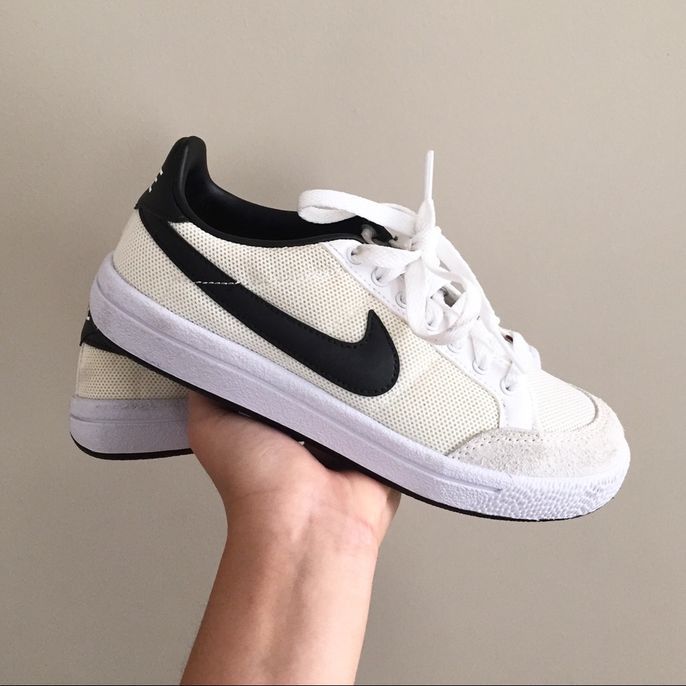 ❌SOLD❌cream nike lifestyle sneakers