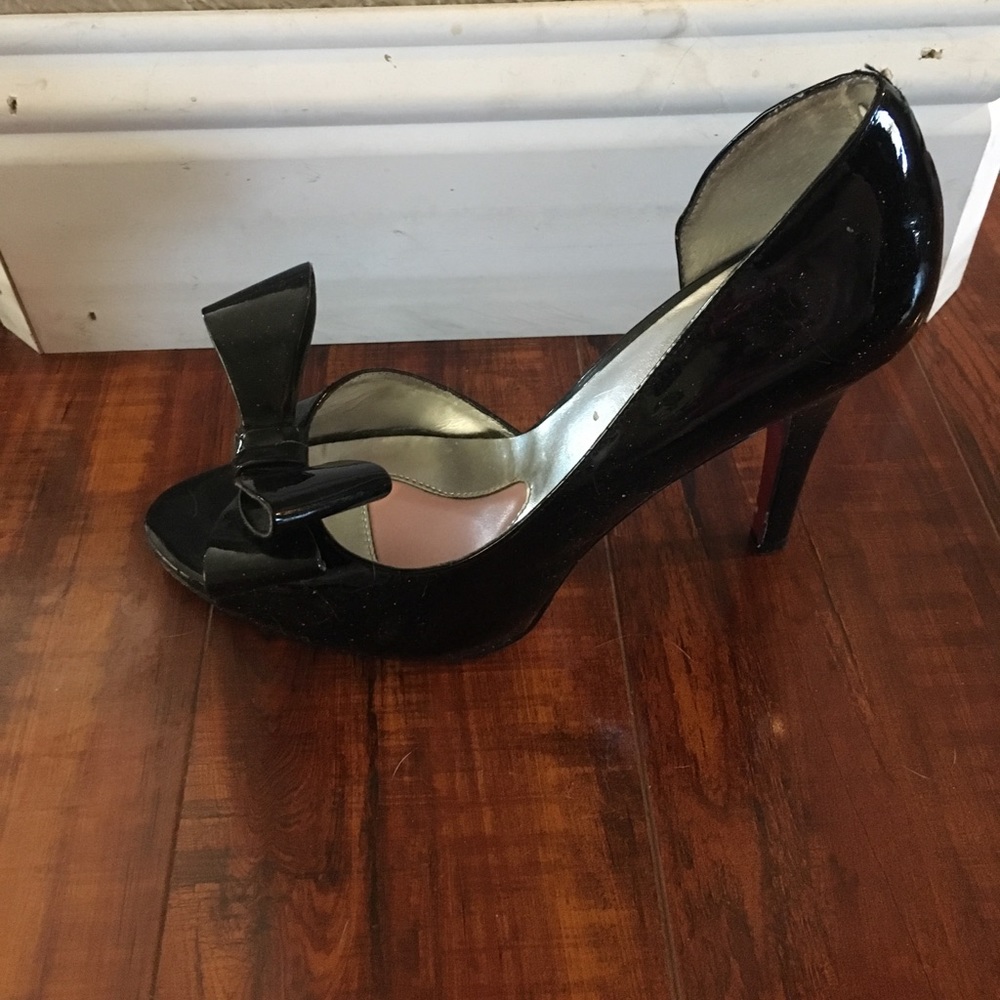 Black Paris Hilton bow heels