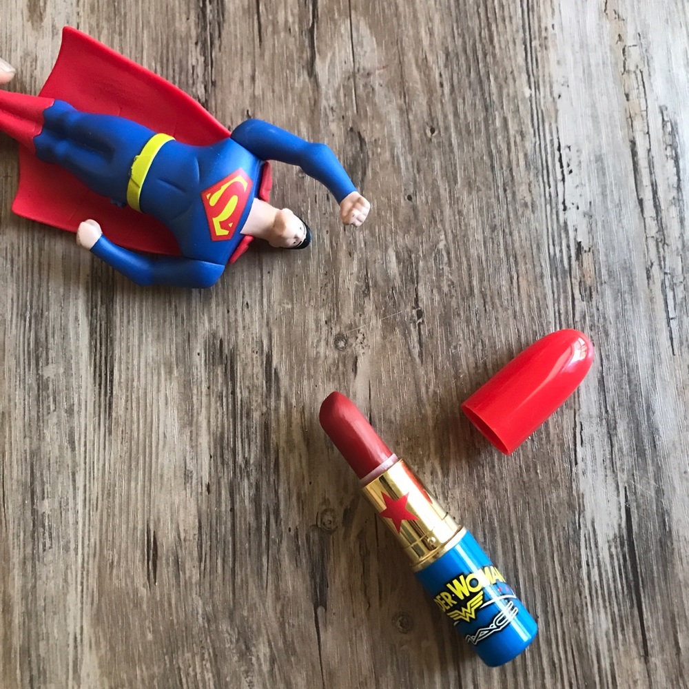 Mac x Wonder Woman lipstick - Picture 2 of 3