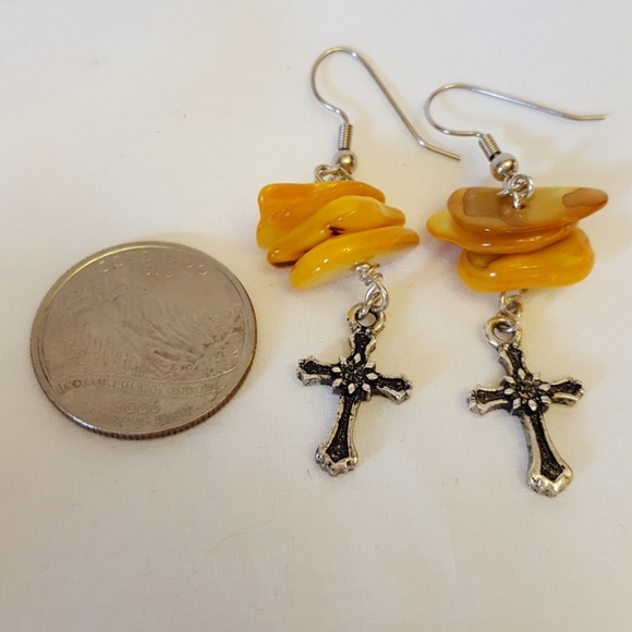 Yellow bead and cross to drop earrings - Picture 2 of 2