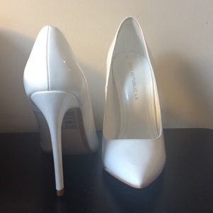 Shoe Republic LA white pumps