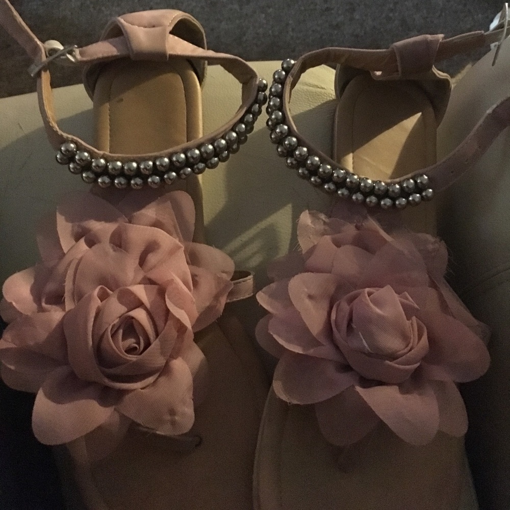 Oh sooo cute sandals