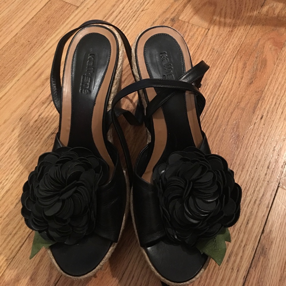 Black wedges