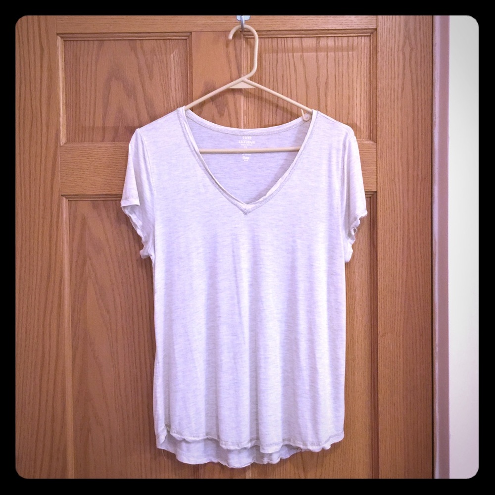 Women's GAP v-neck tee