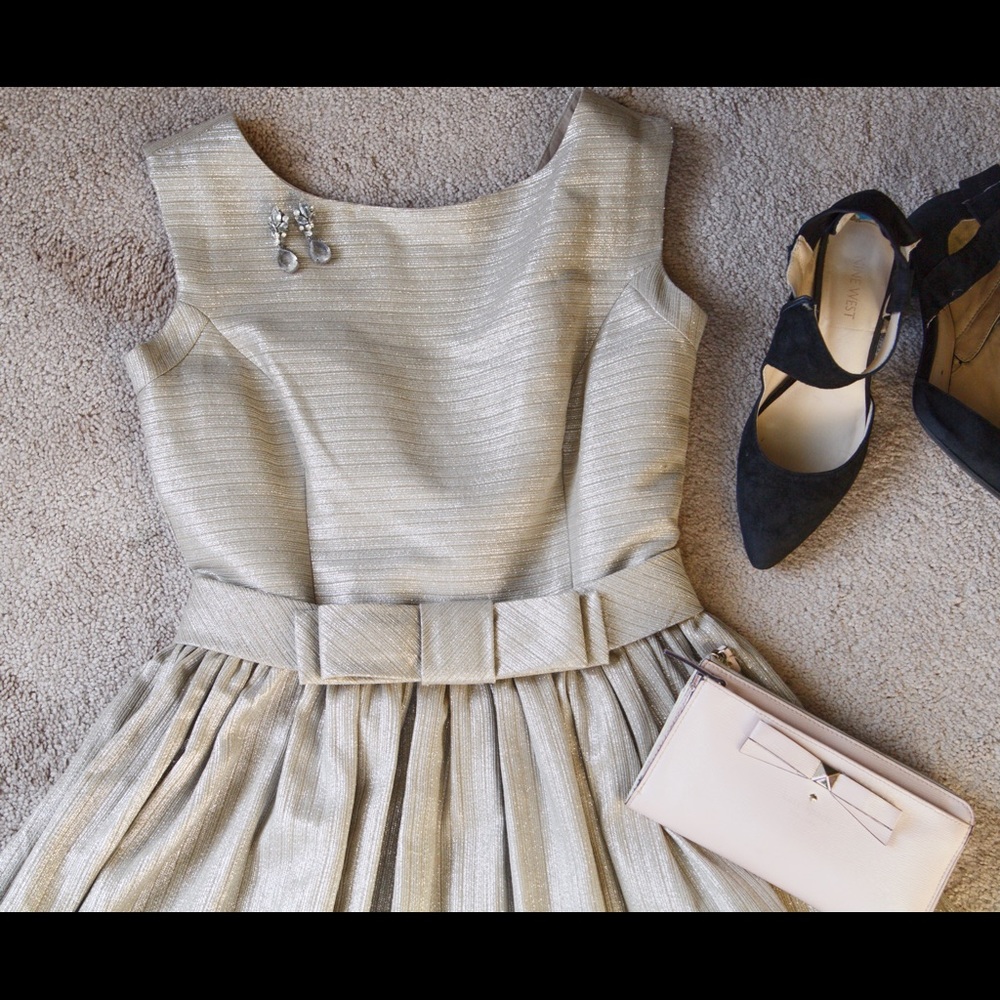 Contrarian NY Birdie Bow Dress -- Taylor Swift - Picture 2 of 6