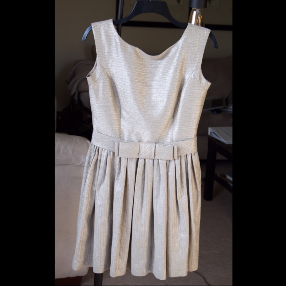 Contrarian NY Birdie Bow Dress -- Taylor Swift - Picture 5 of 6