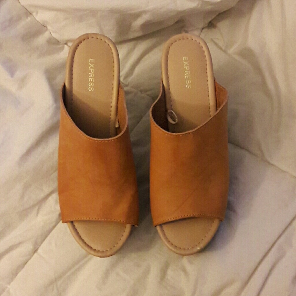 Express tan heels