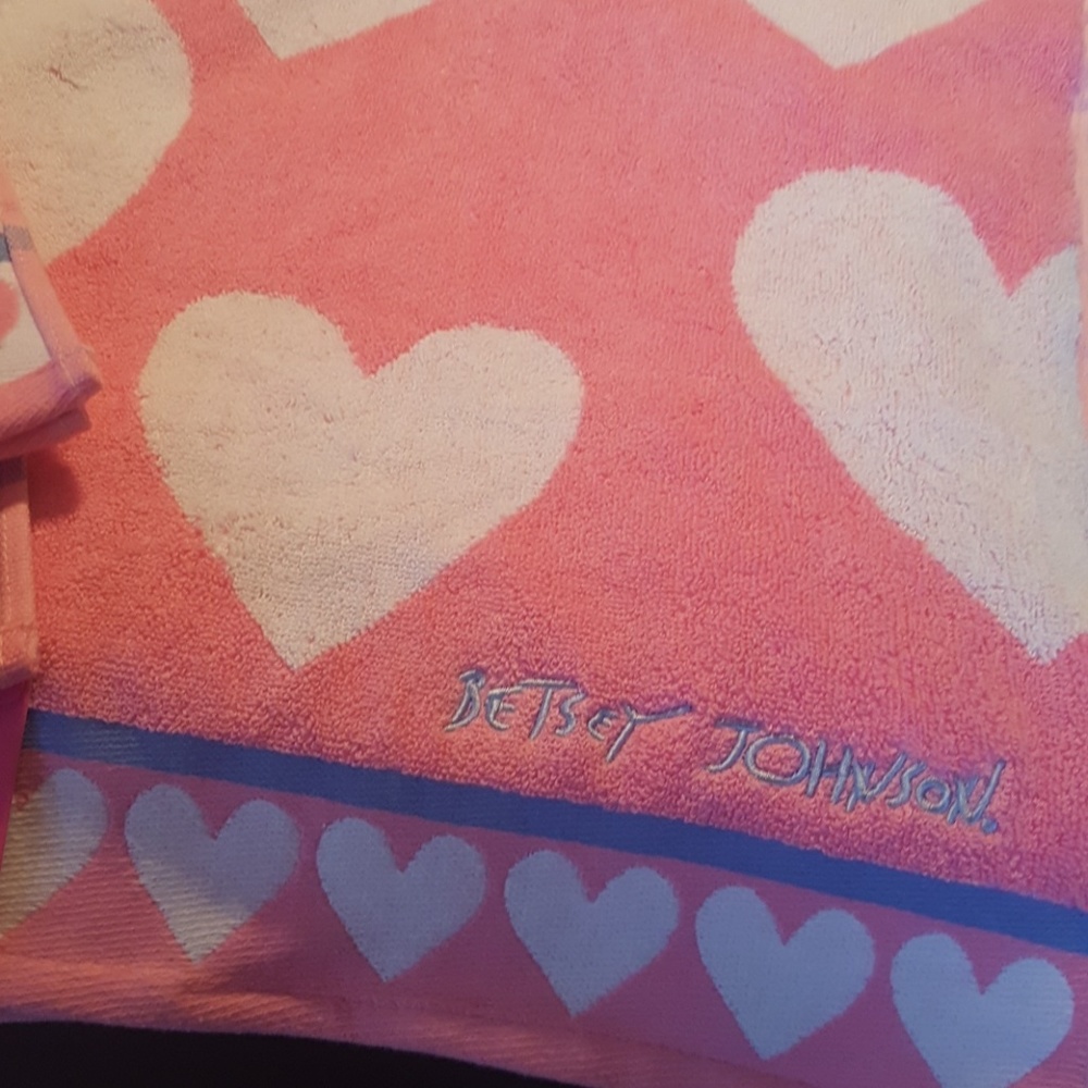 Betsey Johnson bath sheet set - Picture 2 of 2